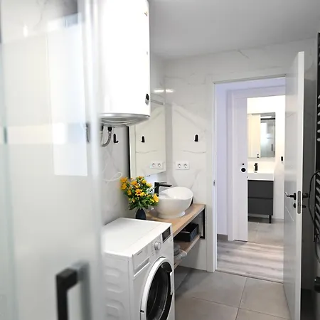 Victoria Apartment *